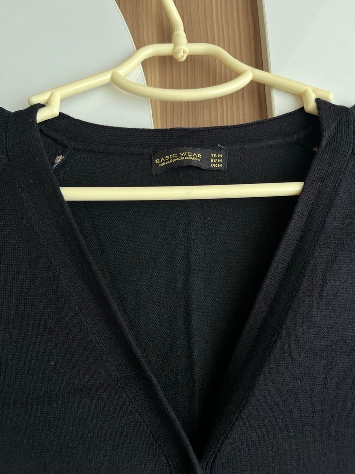 Siyah V Yaka Kadın Hırka - Görsel 2