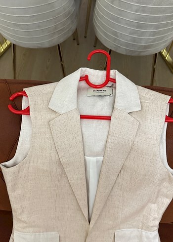 LC Waikiki Bej Uzun Kesim Düğmeli Kadın Yelek