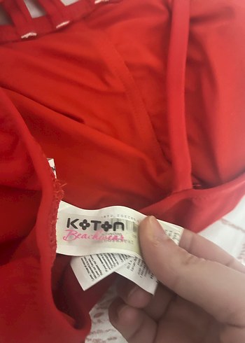 Kırmızı Düğmeli İnce Askılı Mayo - Görsel 3