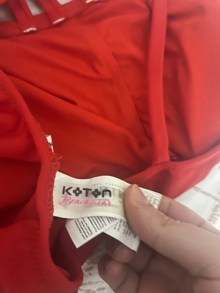 Kırmızı Düğmeli İnce Askılı Mayo - Görsel 3