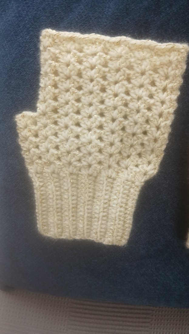 Simli Kırık Beyaz Örgü Kadın Eldiven - Görsel 4