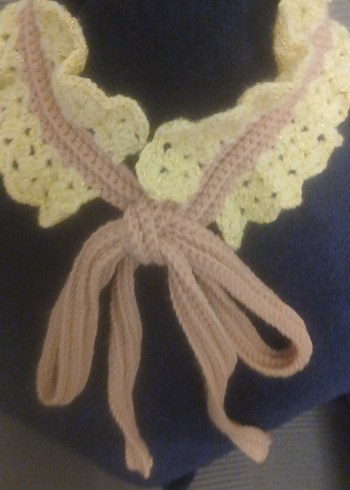 Pembe ve Kırık Beyaz Simli    Fırfırlı Örgü  Dantel Boyunluk - Görsel 4