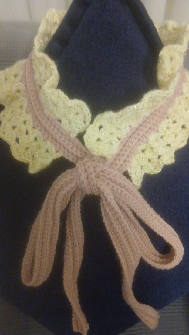 Pembe ve Kırık Beyaz Simli    Fırfırlı Örgü  Dantel Boyunluk - Görsel 5