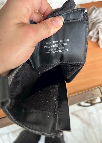 Siyah Deri Tokalı Punk Tarzı Kadın Bot - Görsel 3