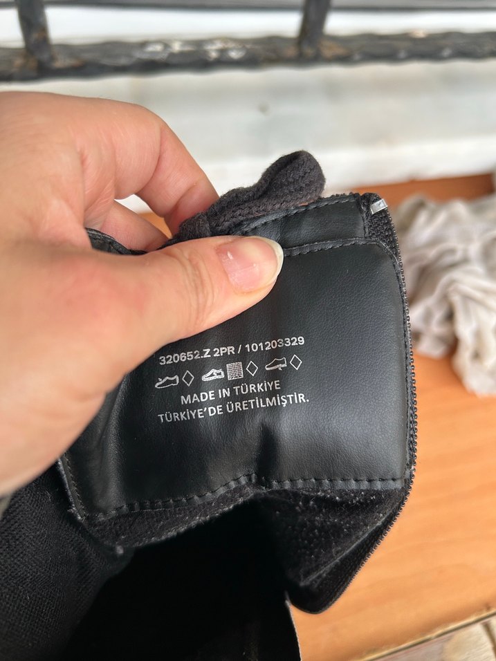 Siyah Deri Tokalı Punk Tarzı Kadın Bot - Görsel 4