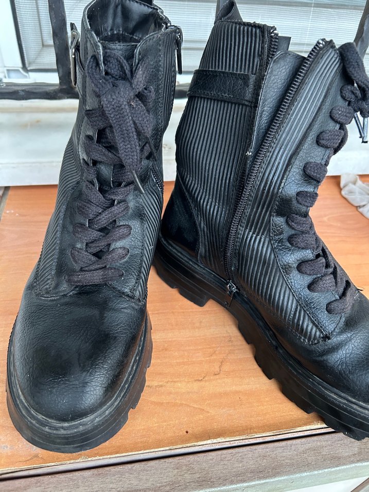 Siyah Deri Tokalı Punk Tarzı Kadın Bot - Görsel 5