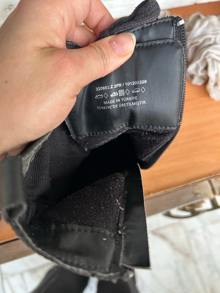 Siyah Deri Tokalı Punk Tarzı Kadın Bot - Görsel 3