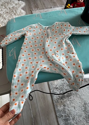 Mavi Çiçekli Düğmeli Bebek Tulum - Görsel 2