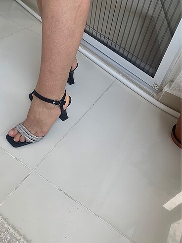 36 Beden Yeni ürün denenmek için ev içinde 1 defa giyildi