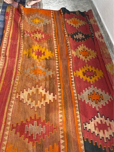 El dokuması kilim