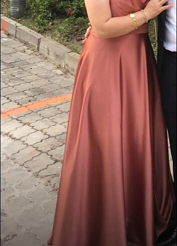 l Beden SOMON RENGİ İNCE ASKILI DRAPE SATEN ELBİSE