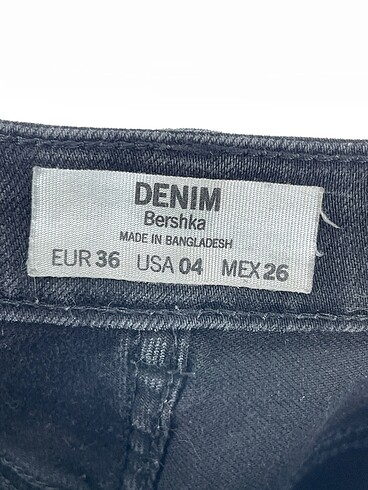 36 Beden siyah Renk Bershka Jean / Kot %70 İndirimli.
