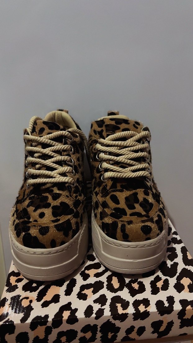 Leopar Desenli Spor Ayakkabı - Görsel 2