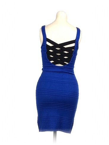 m Beden PreLoved Kısa Elbise %70 İndirimli.