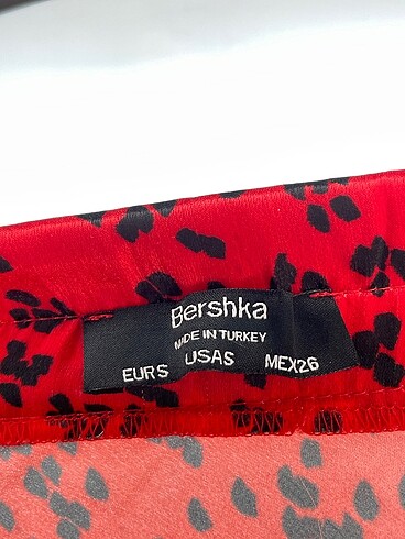 s Beden çeşitli Renk Bershka Uzun Etek %70 İndirimli.