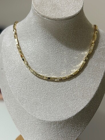 GOLD KÜP BONCUK ÇELİK KOLYE