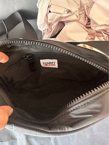 Beden Tommy Hilfiger kadın askılı çanta