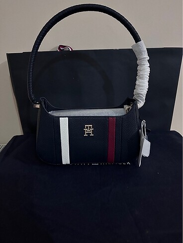 Tommy Hilfiger kadın askılı çanta