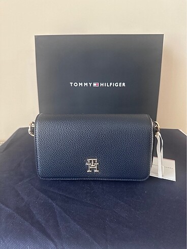 Tommy Hilfiger kadın askılı çanta