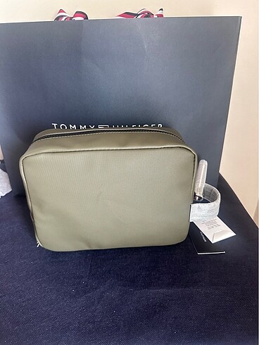 Beden Tommy Hilfiger erkek el çantası