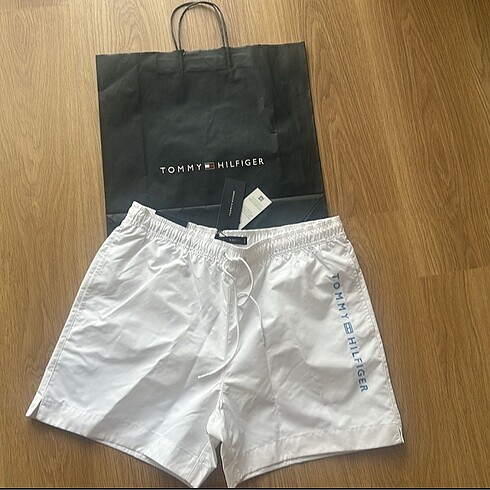 Tommy Hilfiger l