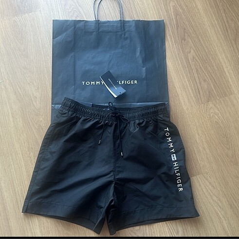 Tommy Hilfiger s