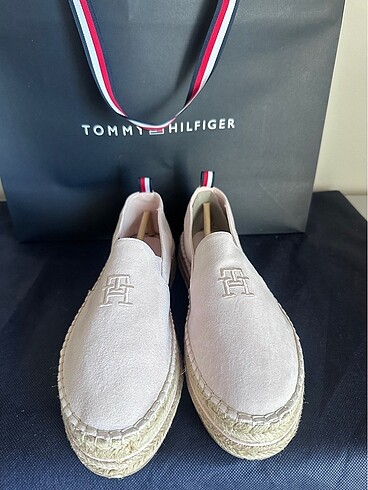 Tommy Hilfiger 39