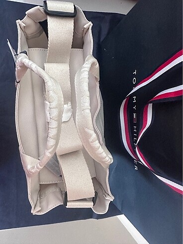  Beden Tommy Hilfiger kadın askılı çanta