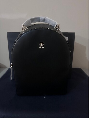 Tommy Hilfiger kadın sırt çantası