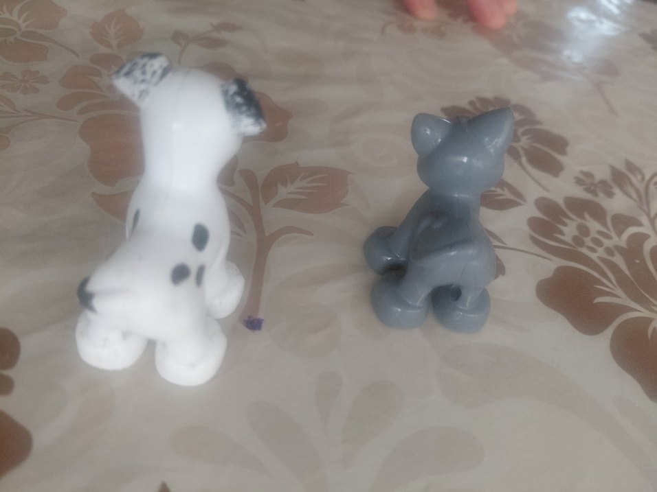 Gri ve Beyaz Mini Köpek Figürleri - Görsel 3