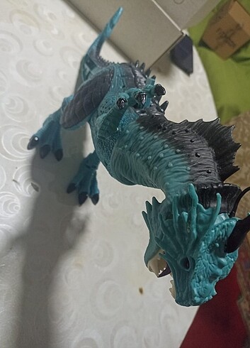 Beden Renk Dinozor oyuncak ışıkları çalışmıyor kuyruğunda kopma var