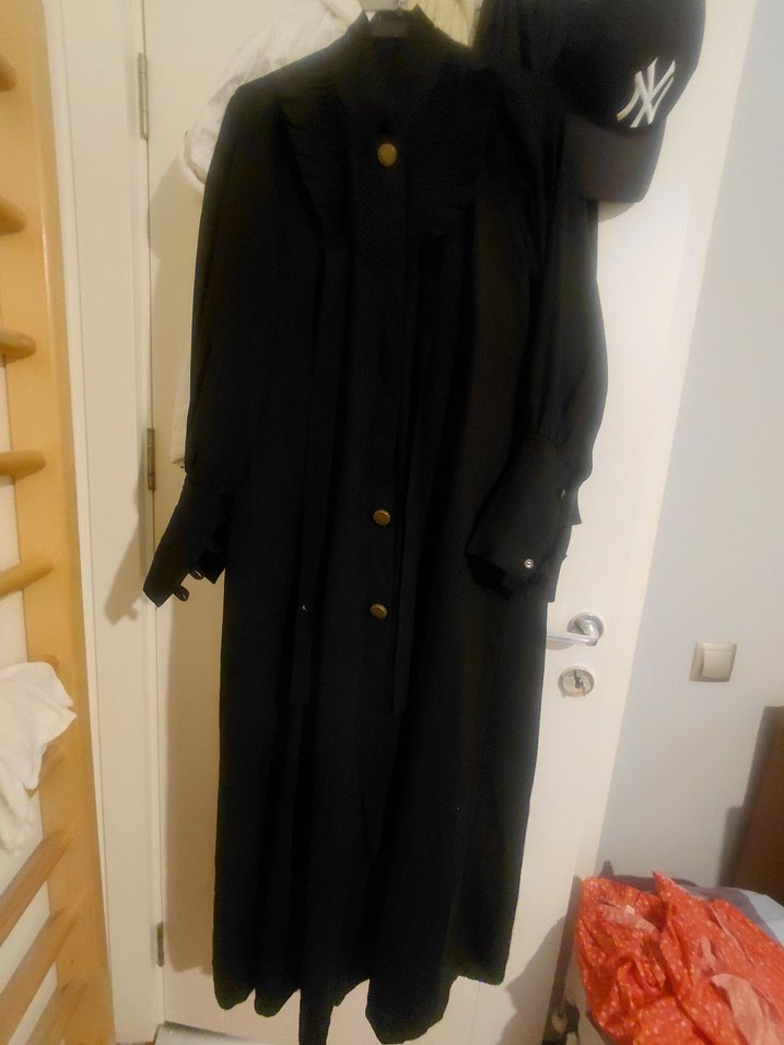 Uzun Siyah Düğmeli Gotik Ferace - Görsel 3