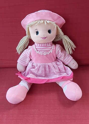 Beden Renk Şapkalı Kız Bebek Oyuncak