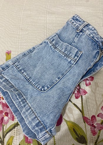 Düğmeli Mavi Bağlama Desenli Kot Şort - Görsel 3