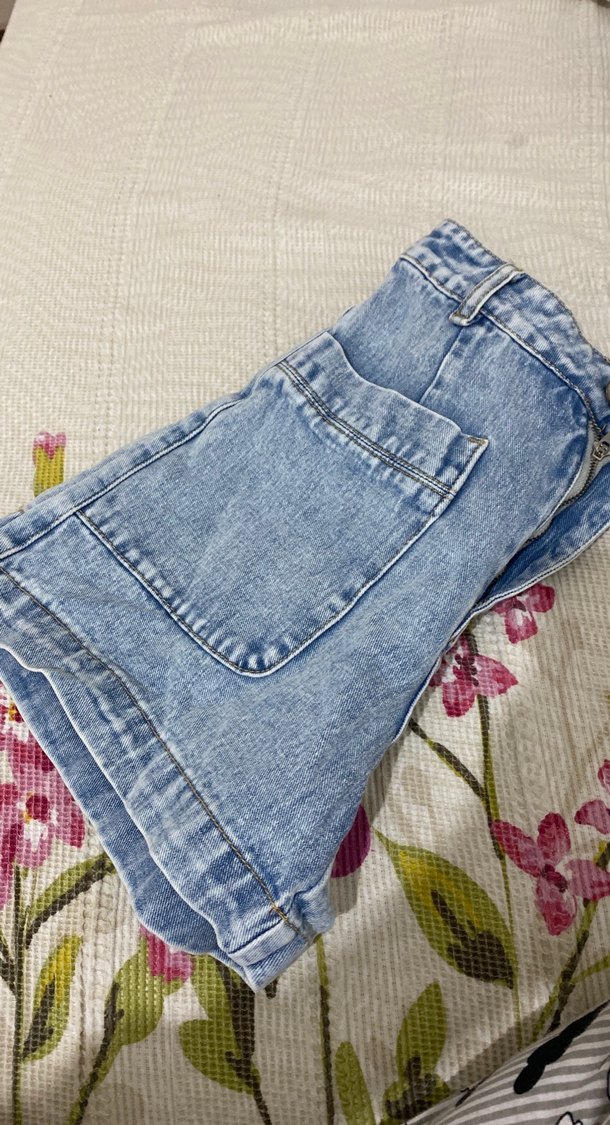 Düğmeli Mavi Bağlama Desenli Kot Şort - Görsel 3