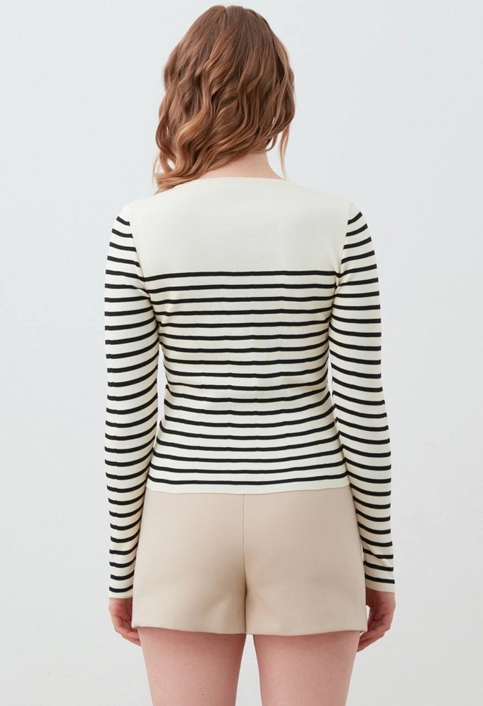 Düğmeli Çizgili Kısa Bej Kadın Kazak - Görsel 2