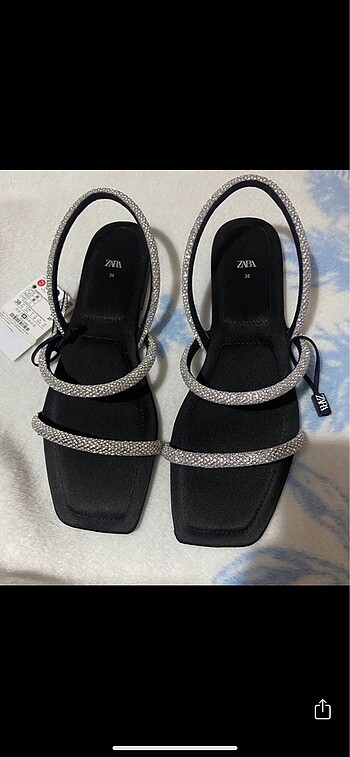 Zara Etiketli Taşlı Sandalet