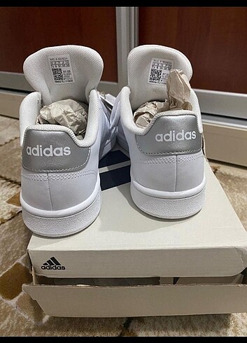 39 Beden Adidas orijinal etiketli beyaz sneaker 39 numara