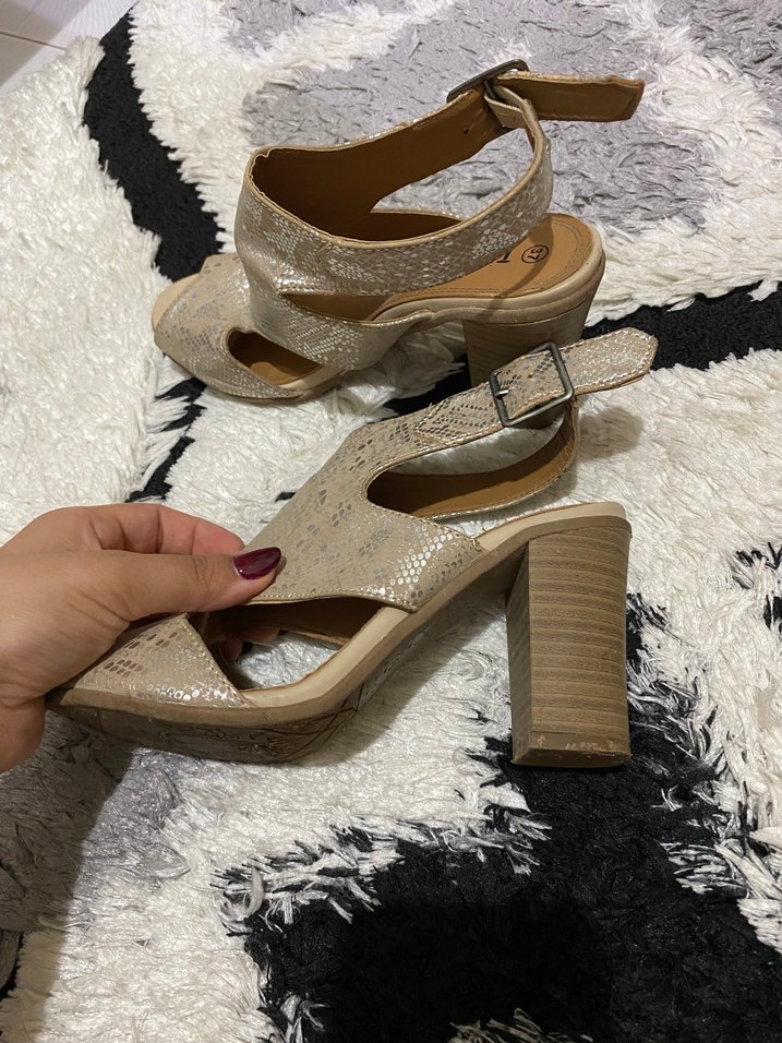 Bej Yılan Desenli Deri Dolgu Topuklu Kadın Sandalet - Görsel 3