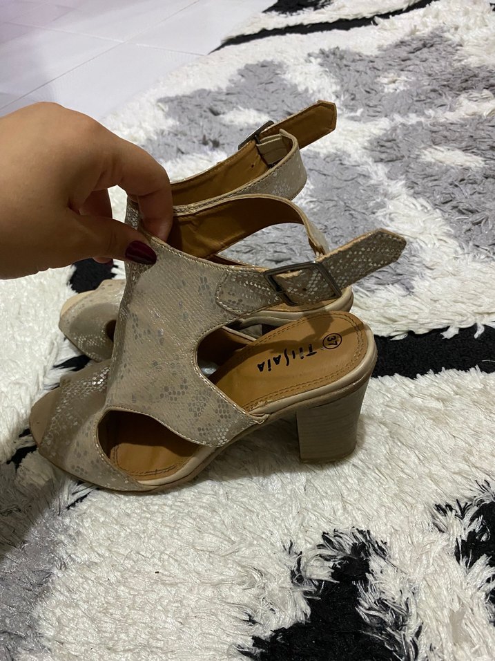 Bej Yılan Desenli Deri Dolgu Topuklu Kadın Sandalet - Görsel 2