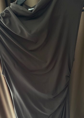 Pull and Bear Drapeli Yüksek Yakalı Bej Uzun Elbise