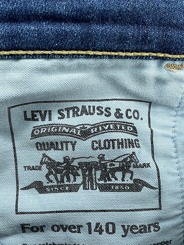 34 Beden mavi Renk Levis Bermuda / Kapri %70 İndirimli.