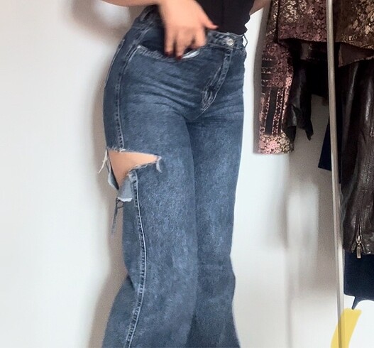 yanı yırtık jean