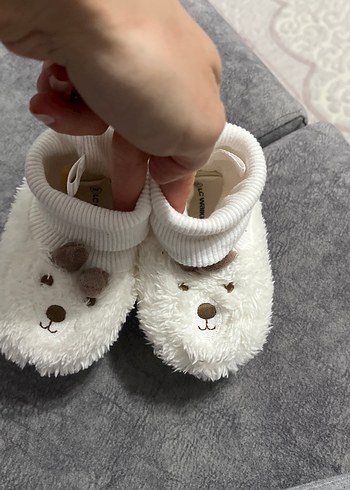 Kız Çocuk Beyaz Kürklü Nakışlı Ev Terliği - Görsel 6