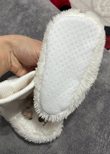 Kız Çocuk Beyaz Kürklü Nakışlı Ev Terliği - Görsel 3