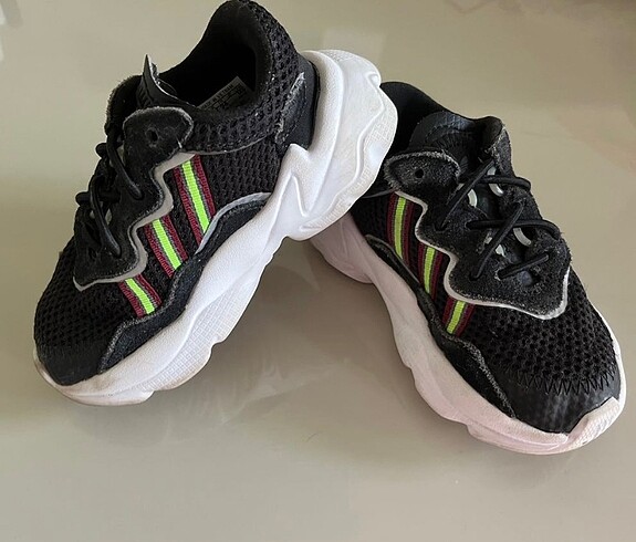Adidas ozweego spor ayakkabı / çocuk