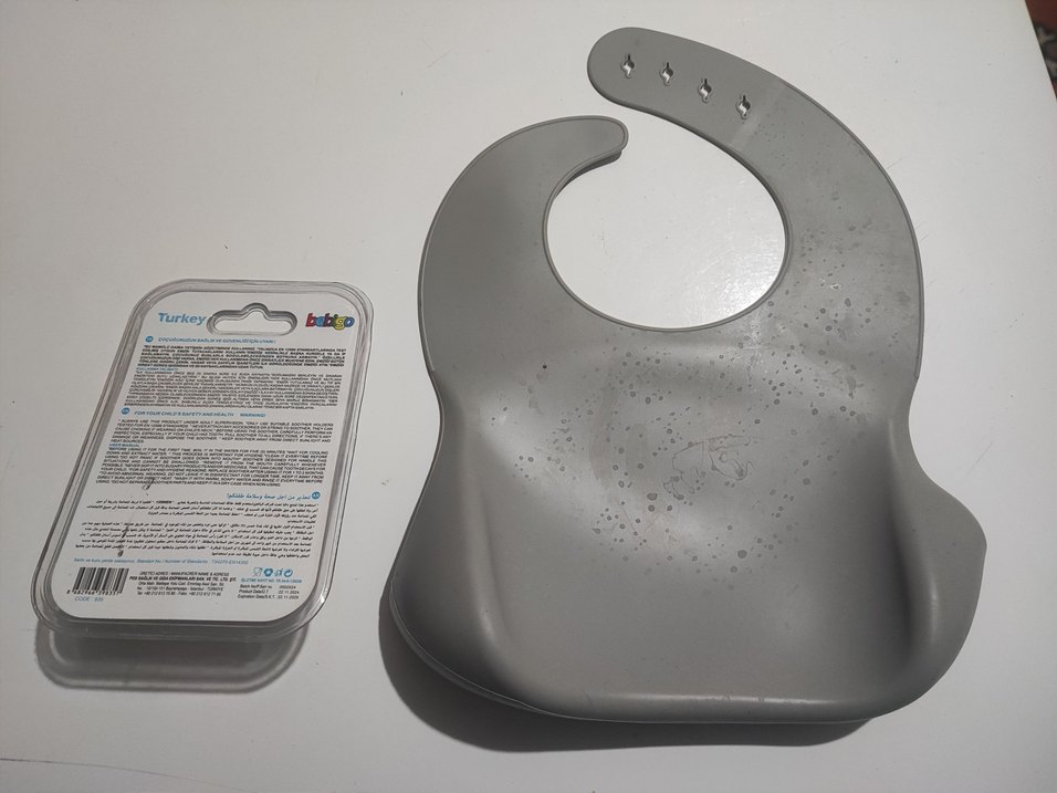 Bebek Mama Önlüğü ve emzik - Görsel 2