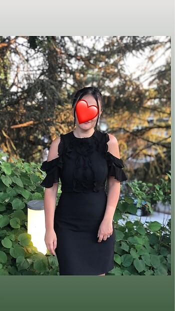 Kolları fırfır çok cici bir elbise