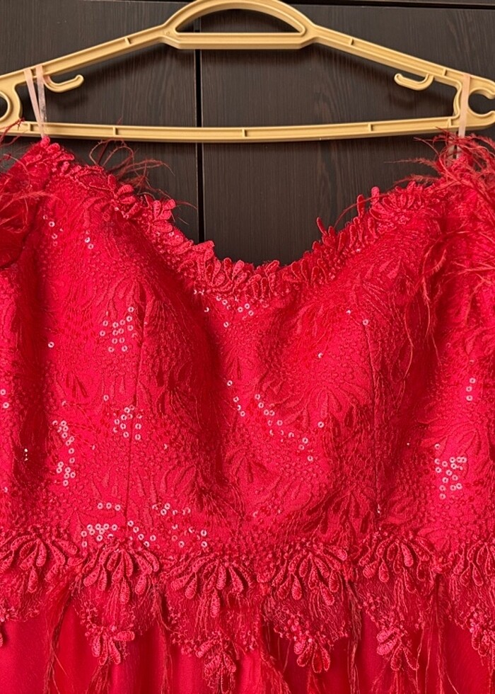 Kırmızı abiye - Görsel 3