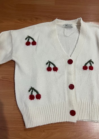 V Yaka Düğmeli Beyaz Kadın Hırka - Görsel 2